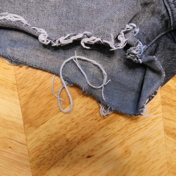 Levi's 501 Womens Denim Shorts Size 28 High Rise Cheeky Raw Hem Black Wash - Picture 3 of 12